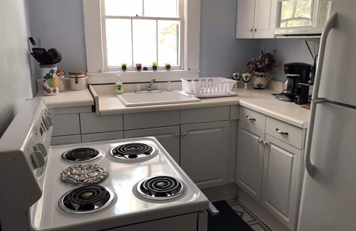 Folkston Cottage | Train Watchers' Cottage on Way to Okefenokee Wildlife Refuge