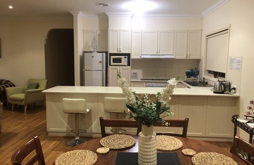 Swan Hill House | Tralea, great get away, 3 bedroom town house. Central location. Sleeps 6 Wifi