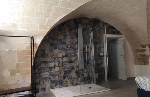 Isola del Borgo Antico Apartment | TRAMONTANA apartment with whirlpool shower in the room