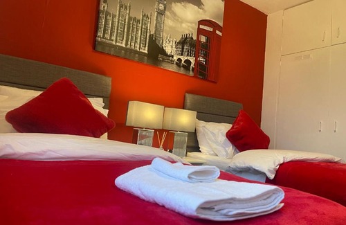MacMerry Apartment | Tranent Homely Apartment with Main Door (Sleeps 6)