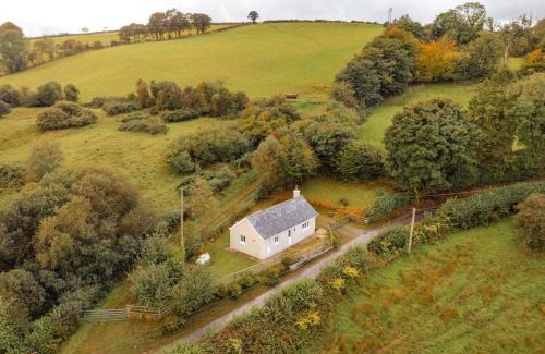 Felinfach House | Tranquil 1 bedroom cottage 15 mins drive to sea