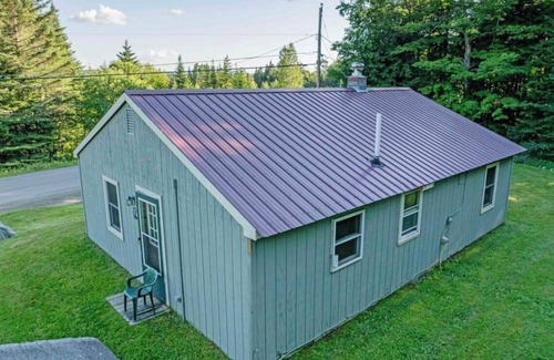 Pittsburg Cabin | Tranquil 2-bedroom cabin directly across from Back Lake! Trail Access & parking!