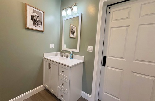 Palmyra Apartment | Tranquil 2-bedroom duplex unit with AC in Palmyra