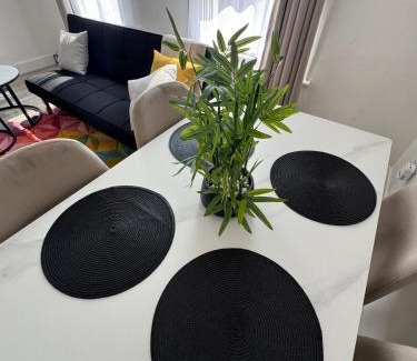 Bensham Manor Apartment | Tranquil 2BR in Thornton Heath