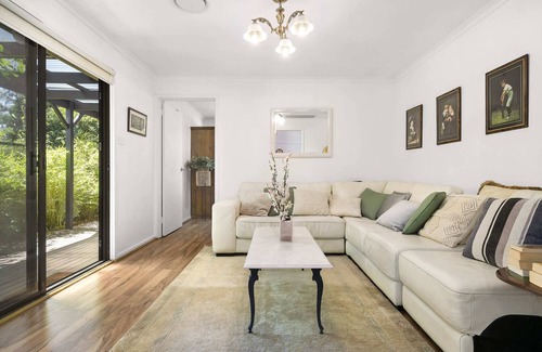 Narrabundah House | Tranquil 3-Bedroom Retreat