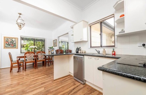 Narrabundah House | Tranquil 3-Bedroom Retreat