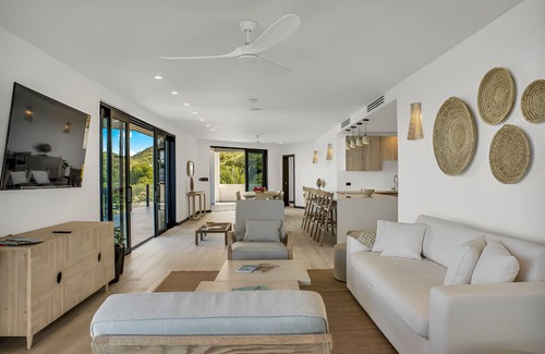 Fryes Beach Hotel | Tranquil 3 Bedroom Sea-Facing Escape for Families and Friends Relaxation