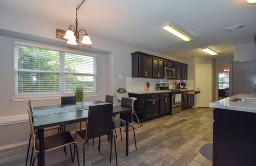 FM 1960 House | Tranquil 6-Bedroom w/Pool 25 Min to Downtown SO