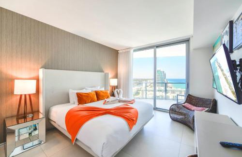 Hollywood South Central Beach Apartment | Tranquil Beachfront Retreat w Panoramic Views
