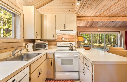 Black Butte Ranch Cabin | Tranquil Cabin in Black Butte Ranch w HOTTUB