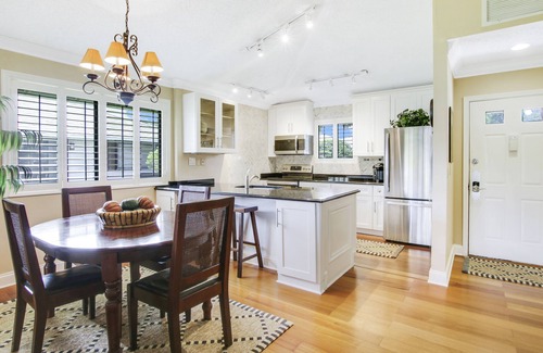 Palm Beach Gardens House | Tranquil cottage private patio and community pool