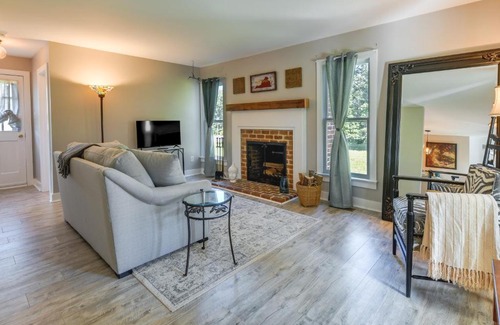 Midlothian House | Tranquil Cottage in Virginia Countryside with Pond!