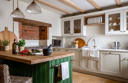 Daglingworth Cottage | Tranquil dog friendly cottage with outdoor bath - Apple Tree Cottage, Daglingworth