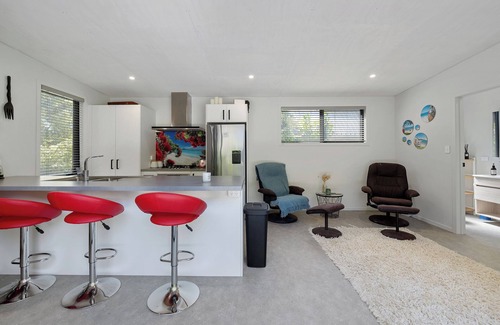 Bowentown House | Tranquil Escape - Waihi Beach Holiday Home