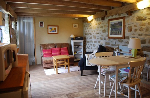 Landelles-et-Coupigny Cottage | Tranquil countryside escape - cosy detached self-catering cottage