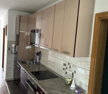Ilidza Villa | Tranquil Haven - Luxury Villa - Private Pool - 7 Bedrooms - 5 Bathrooms - 10 Parking spaces - Private area