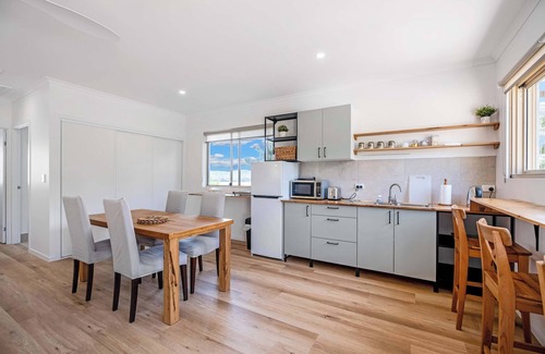 Rosemount Apartment | Tranquil Hillside Guest House Getaway