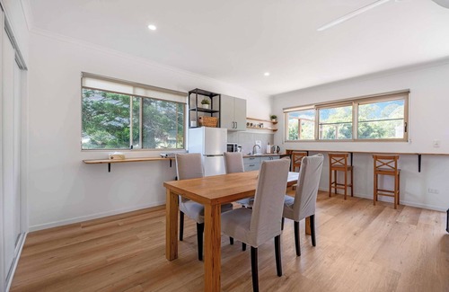 Rosemount Apartment | Tranquil Hillside Guest House Getaway