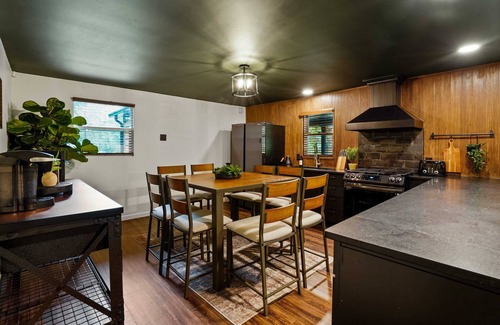 South Bloomingville Cabin | Tranquil Hocking Hills Cabin For 4: Hot Tub, Games
