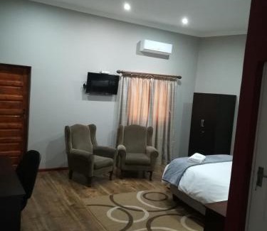 Komani Bed & Breakfast | Tranquil House B&B @ 121 Berry St
