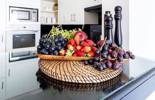 Mamilla Apartment | Tranquil King David Apartment with Free Parking