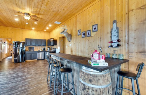 Huntsville Cabin | Tranquil La Prairie Retreat w/Patio & Fireplace!