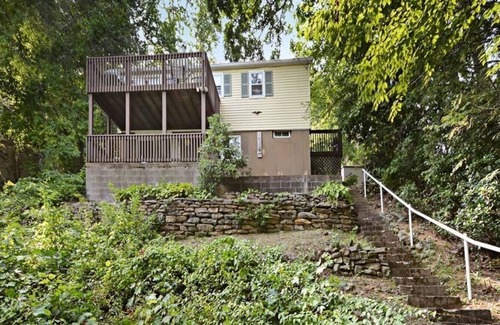 Holland House | Tranquil Lake house on Hamilton Reservoir. Sleeps 7 comfortably