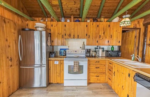 Grand-Remous Ski Chalet | Tranquil Lakeside, Private Dock, Kayak, Fire Pit