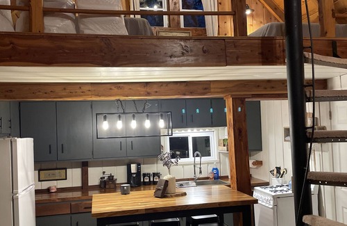 Pottersville Cabin | Tranquil Log Cabin adjacent to Mark Twain National Forest + minutes to the river