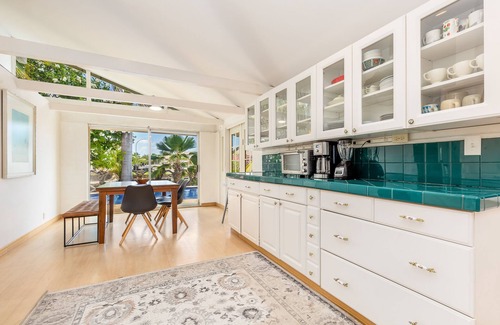 Portlock House | Tranquil Marina Front Pool House Resort