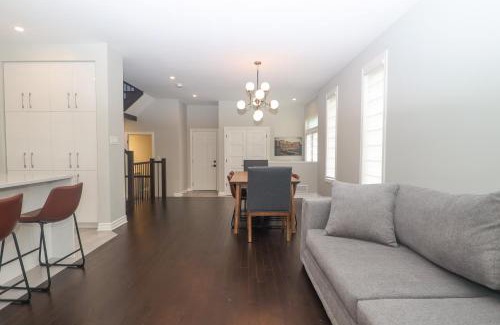 Ottawa Division House | Tranquil Nest By The Airport