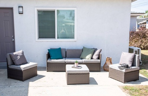 West Covina House | Tranquil Nest Studio with 2 Queen beds