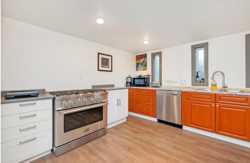 Saanich West House | Tranquil Oasis 2 bedroom Suite with Pool View