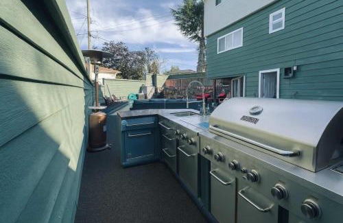 Saanich West House | Tranquil Oasis 2 bedroom Suite with Pool View
