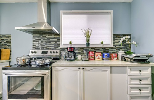 Lakeview House | Tranquil Oasis in Lakeview