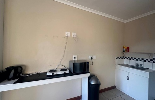 Parow North Apartment | Tranquil Pool Side Apartment