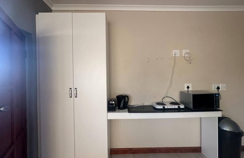 Parow North Apartment | Tranquil Pool Side Apartment
