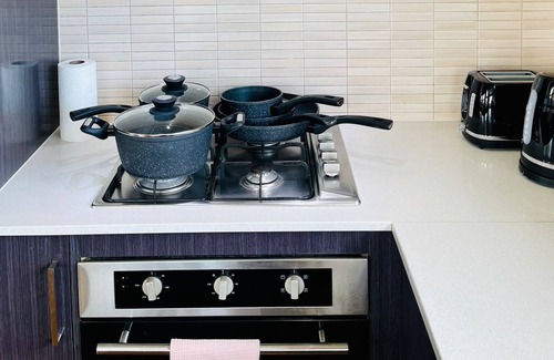 Glenroy House | "tranquil Retreat Near Airport: A Spacious 3-bedroom Haven"