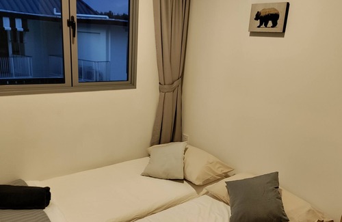 Queenstown Apartment | Tranquil Retreat near Pasir Panjang with Easy Access to NUS and West Coast Park
