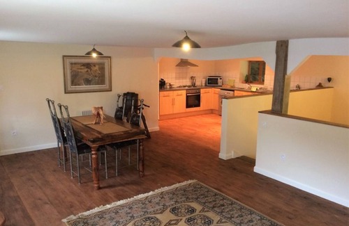 Plussulien House | Tranquil rural farmhouse gite with large garden and terrace