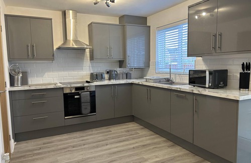 Ridgeway House | Tranquil Sheffield Retreat - 3 Bedroom House