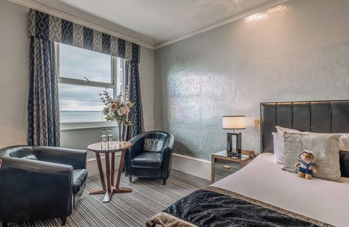 Westcliff-on-Sea Hotel | Tranquil Stay by the Sea Near Local Landmarks & Seafront Gardens