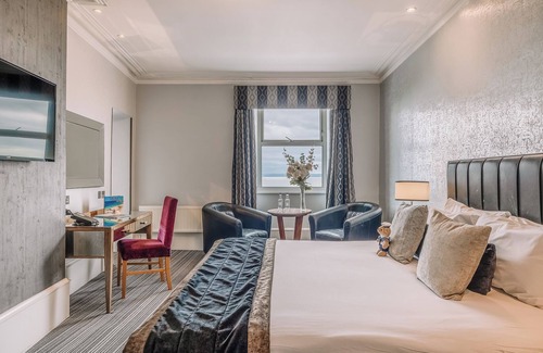 Westcliff-on-Sea Hotel | Tranquil Stay by the Sea Near Local Landmarks & Seafront Gardens