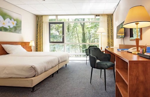 Zon en Schild Hotel | Tranquil Stay with Free Parking, Outdoor Terrace and Biking Adventures