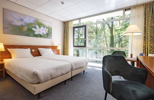 Zon en Schild Hotel | Tranquil Stay with Free Parking, Outdoor Terrace and Biking Adventures