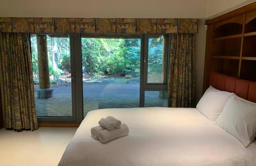 Whistler Cay Heights House | Tranquil Studio Hideaway in Scenic Whistler
