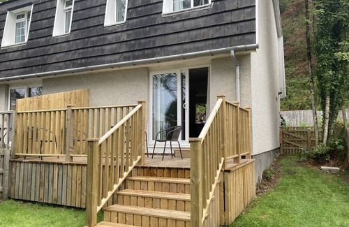 West Laroch Cottage | Tranquil surroundings close to the Loch beach access only 10 miles to Ben Nevis.