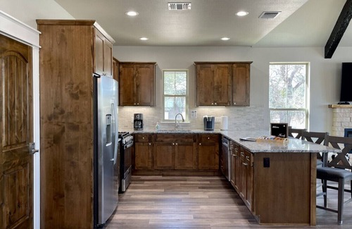 Nemo House | Tranquil Trails-Elegant Waterfront Retreat at Twin Canyons Longhorn Ranch