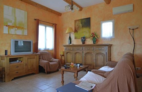 Saint-Laurent-de-Carnols Villa | Tranquil Villa with Pool View