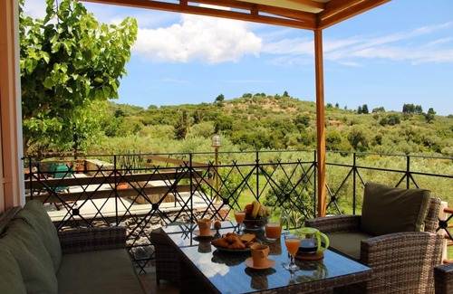 Skopelos Villa | Tranquiliti in the middle of Skopelos island